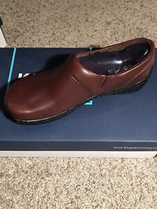 0328 Size 7.5 Wide Mustang New In Box Details about   Klogs Mission Women's Clogs-Brown