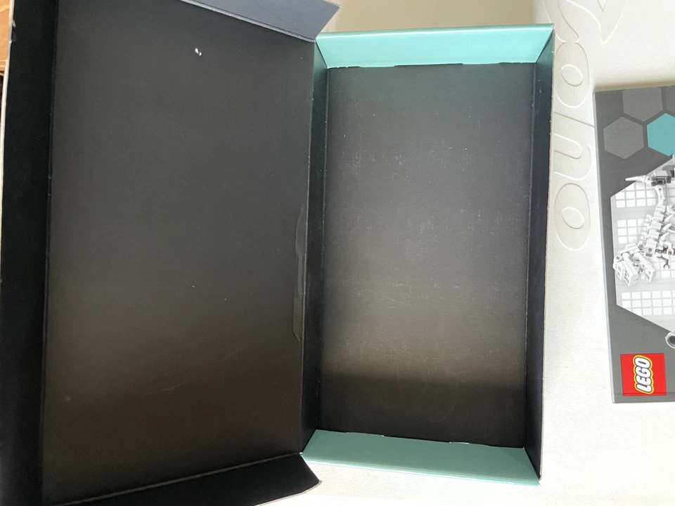 LEGO Ideas 21110 - Instituto de Investigación Mujeres Científicas LEER - SOLO CAJA Y MANUAL Foto 2 de 3