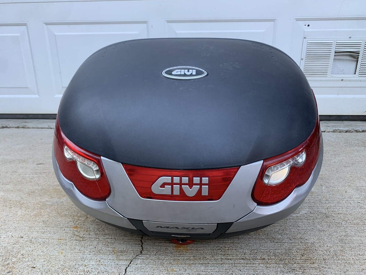 Givi 55LT Maxia Monokey 3 E55 Black With Mount And Bracket 4 