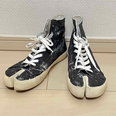 MAISON MARGIELA Tabi High-Top Sneakers Black Canvas Painted MAISON MARGIELA Tabi High-Top Sneakers Black Canvas Painted