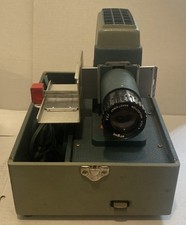 Vintage Argus 300 Slide projector model w/ autoload includes NEW BULB