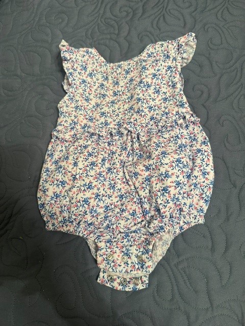 RUFFLE BUTTS BUBBLE SIZE 6/12 MONTHS EXCELLENT CONDITION