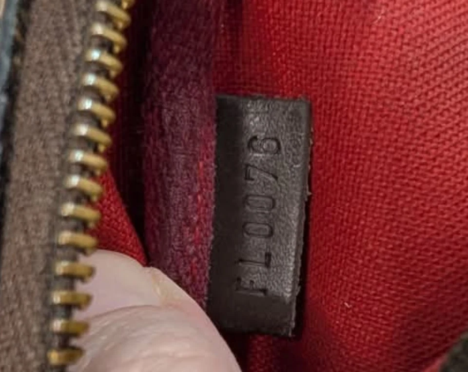 Louis Vuitton Mini Pochette Accessoires Damier Ebene Authentication included - Image 4 of 4