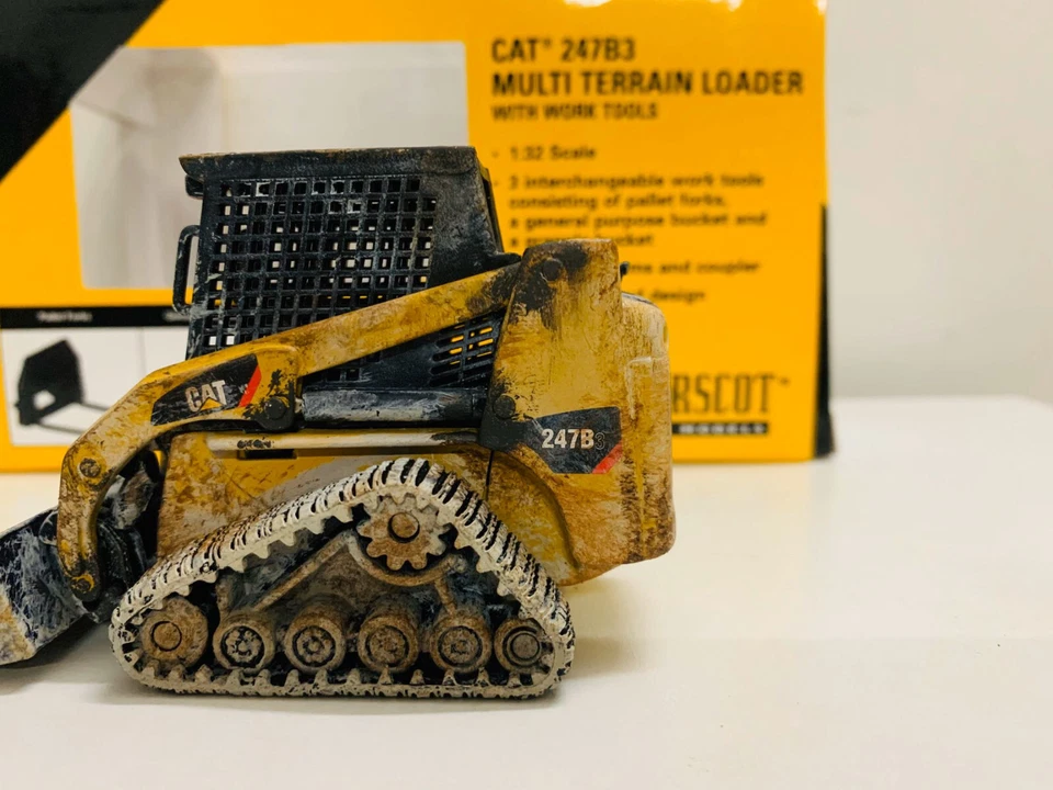 Norscot Cat 247B3 Multi Terrain Loader With Work Tools Muddy Edition 1:32 55269 - Image 4 of 4