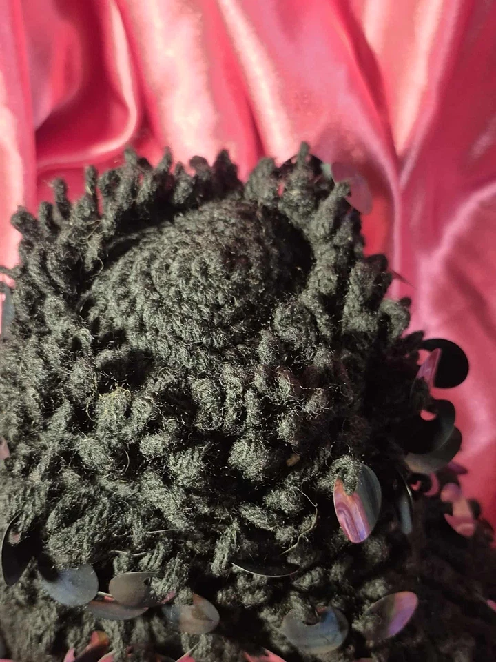 Sombrero Cloche Vintage - Negro Hecho a Mano Tejido Brillante Estilo Gorro con Lentejuelas Grandes Foto 4 de 4