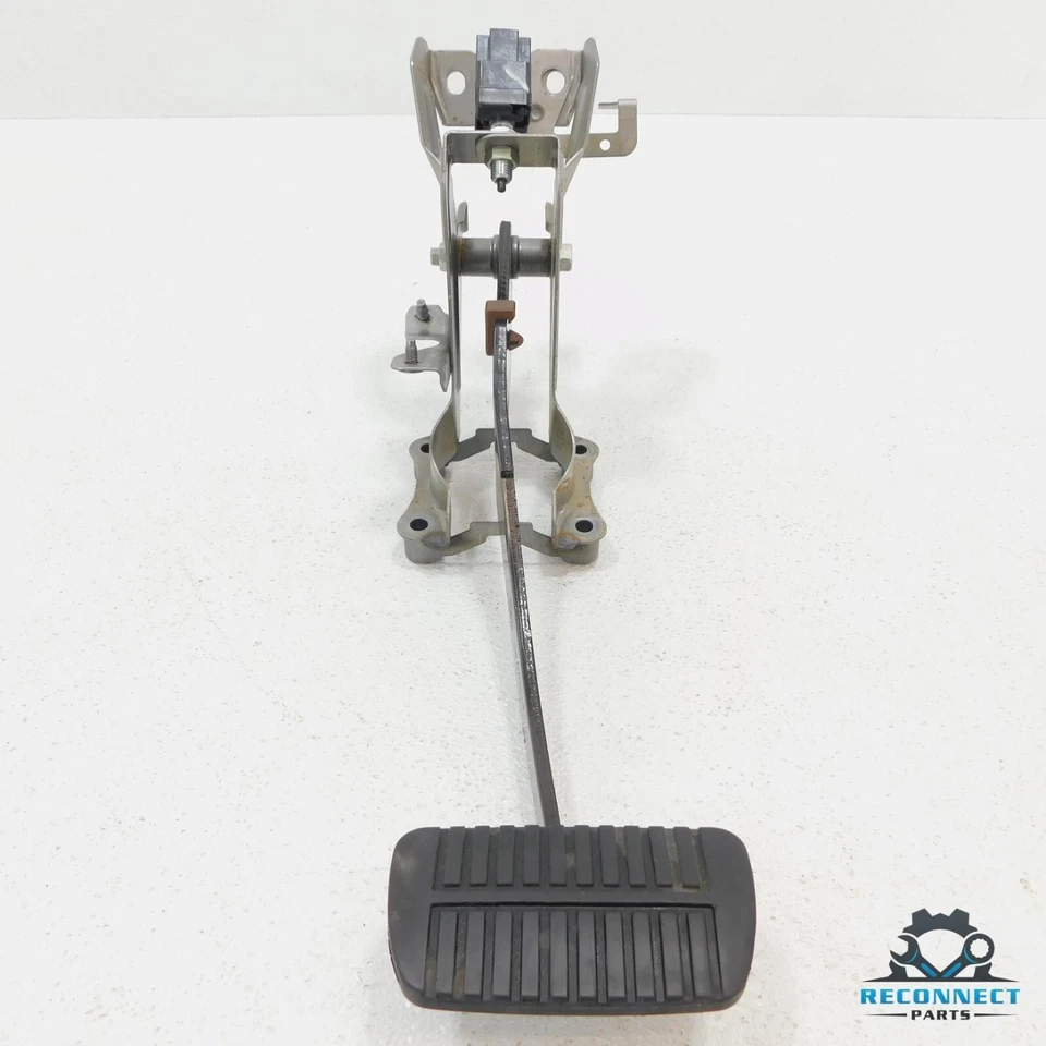 Conjunto de pedal de freno de transmisión automática Subaru Outback Legacy 2010-2014 OEM Foto 2 de 4
