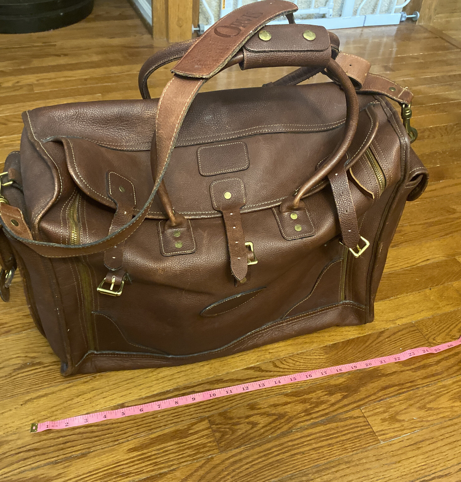 Orvis EUC Bull Hide Leather Luggage Bag Duffle Carry On Tobacco brown