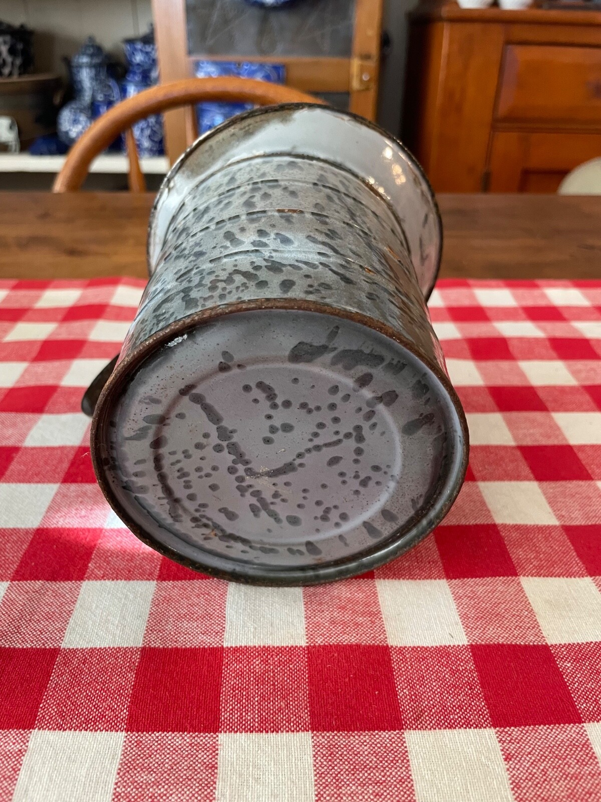 Antique Gray Graniteware Measuring Cup (1 quart)