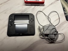 Nintendo 2 DS mit Ladekabel