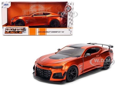 2024 CHEVROLET CAMARO ZL1 1LE ORANGE 1/24 DIECAST MODEL CAR BY