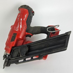 Milwaukee M18 FUEL 30 Degree Framing Nailer (2745-20) - FOR PARTS OR REPAIR