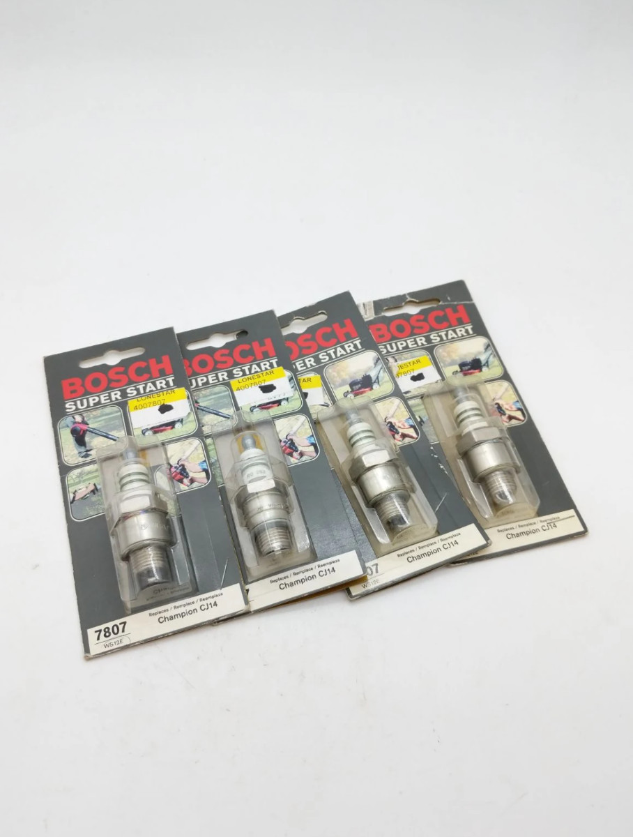 QTY 4  OEM BOSCH Super Start Spark Plug Set 7807 0241209800-4U1