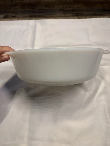 Anchor Hocking Fire King Vintage Casserole Dish 1 1/2 Quart Milk Glass 8" Round