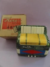 RARE! HERO ACCORDION SQUEEZEBOX MADE in SHANGHAI CHINA w/ ORIGINAL BOX 1950's