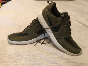 nike roshe two iguana