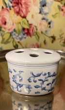 Croscill Blue Filigree Scroll Ceramic Toothbrush Holder Wedgwood Blue  White