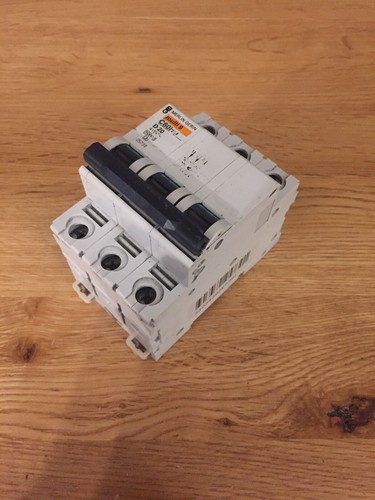 Disjoncteur Merlin Gerin C60HC 25A Type C - 3 Pôles - Occasion Fonctionnel
