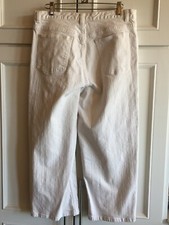 Chico's So Slimming White Capri Crop Pants Jeans Sz 2 Stretch EUC