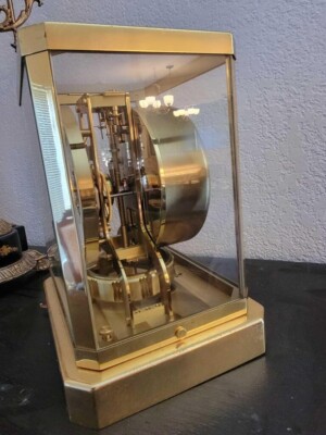LE COULTRE & CIE 15 JEWELS METAL CALIBER 528-8 15 ATMOS SWISS