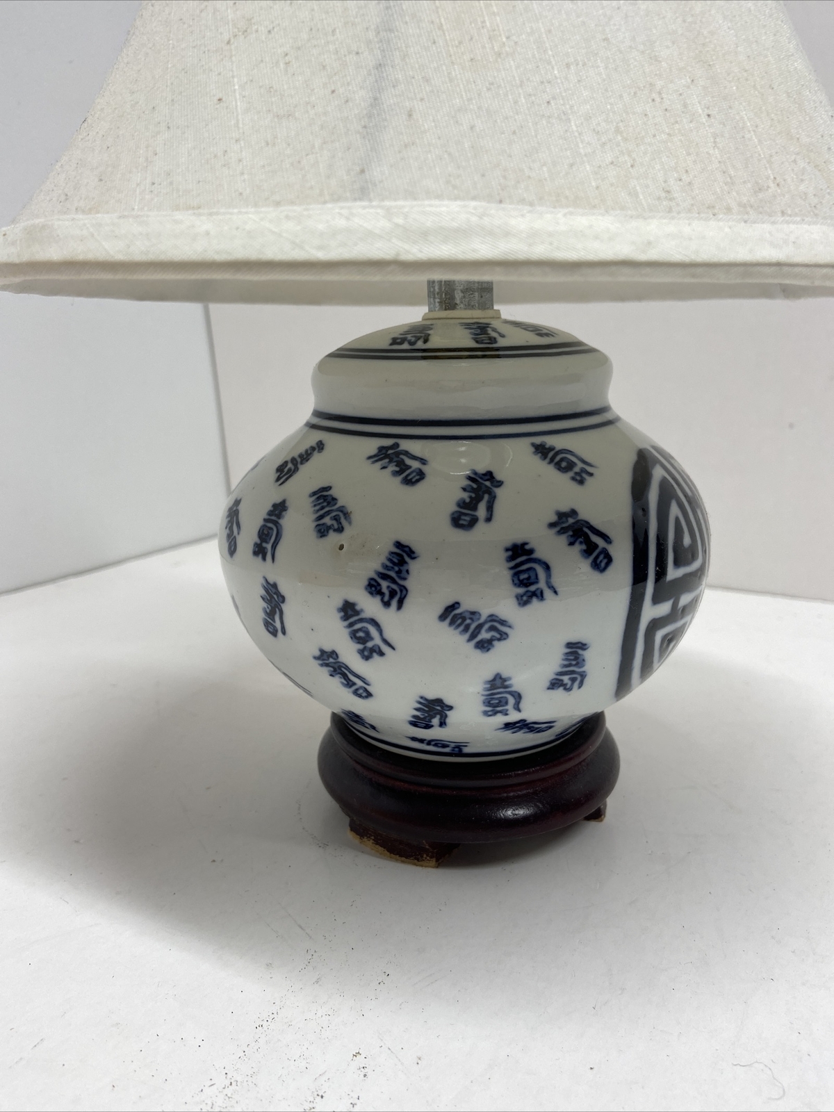 BLUE AND WHITE ASIAN ACCENT TABLE LAMP WITH SHADE eBay