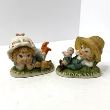 Artmark Vintage 2.75" Porcelain Figures Boy with Bird Girl With Turtle SP26