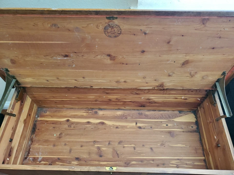 Ed Roos Cedar Chest Foto 3 de 3