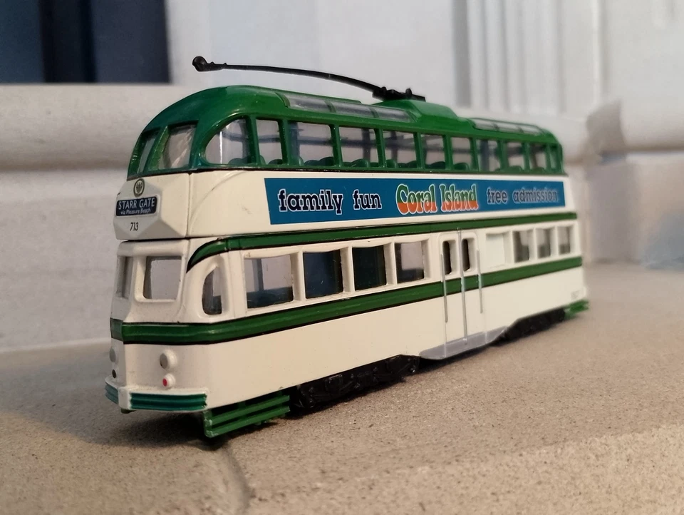 Corgi OOC 1:76 43513 BLACKPOOL BALLOON TRAM - Coral Island. Slightly Flawed - Image 3 of 4