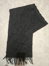 100% Unisex Cashmere Scarf In Dark Grey. Atmosphere