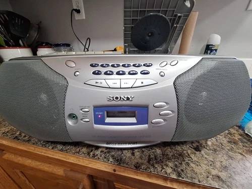 Vintage Sony CFD-S26 AM/FM Radio CD Cassette Recorder Boombox Mega Bass Works