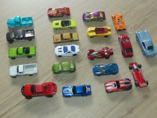Lot Miniatures  15 Hot wheels 2 majorette et 3 autres