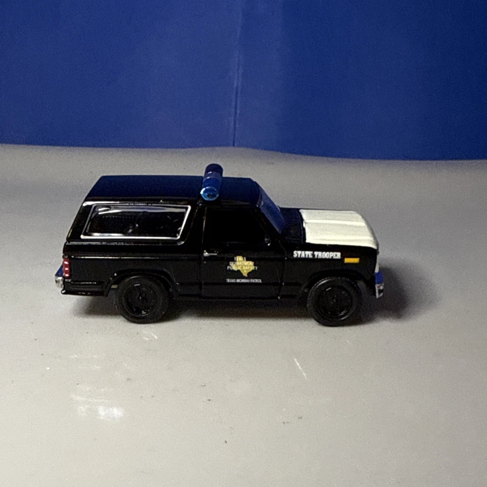 Johnny Lightning 1:64 Ford Bronco Custom Texas State Police DPS Trooper - Image 4 of 4