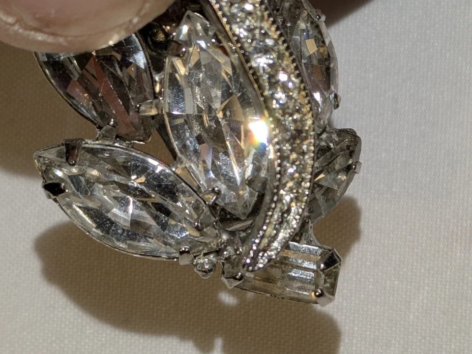 1950'S ALBERT WEISS MARQUISE & PEAR SHAPED FLORAL LEAF MCM SPARKLE CLIP EARRINGS - Image 2 of 4