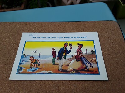 COMIC-POSTKARTE AM MEER, MEINE GROSSE SCHWESTER UND ICH LIEBEN ES, DINGE AM STRAND ABZUHOLEN.