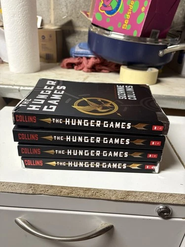 Hunger Games (Hunger Games, Book One) by Suzanne Collins (2010, Trade Paperback)
