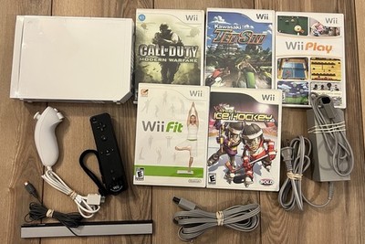 Nintendo Wii Console Bundle RVL-001 w/ 4 Games Controllers Tested Works White