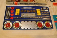 Vintage AC Gilbert Erector Set: 1955 2-1/2 Show Piece