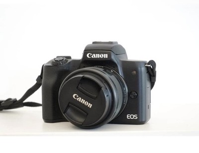 Canon EOS M50 + EF-M 15-45mm f/3.5-6.3 IS STM - Hybridkamera