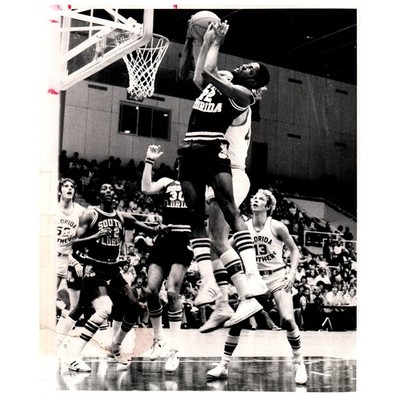 1977 Press Photo Basketball NCAA South Florida Mike Dickerson 8x10'' AD3