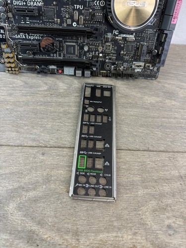 ASUS Z97-DELUXE Motherboard + Intel i7-4790K CPU Bundle LGA1150 ATX Overclocking - Photo 3/6