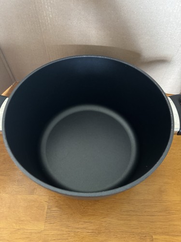 Swiss Diamond Stock Pot with Glass Lid 8.5 Quart Heavy Duty Non-Stick - Picture 6 of 11