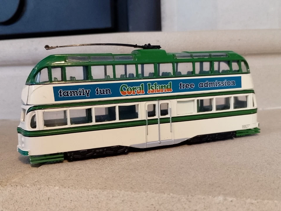 Corgi OOC 1:76 43513 BLACKPOOL BALLOON TRAM - Coral Island. Slightly Flawed - Image 4 of 4