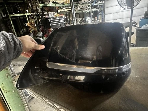 Driver Side View Mirror Turn Signal DL3 Opt Uvh Fits 15-20 ESCALADE 2049024