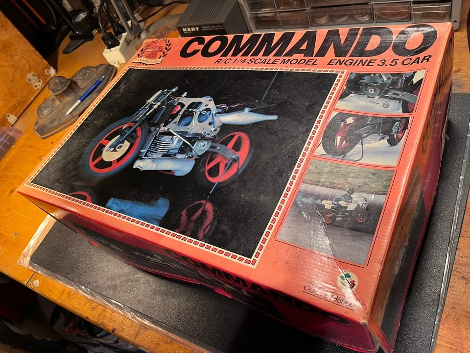 Vintage RC DWA 1/4 Motorcycle COMMANDO - Immagine 2 di 3