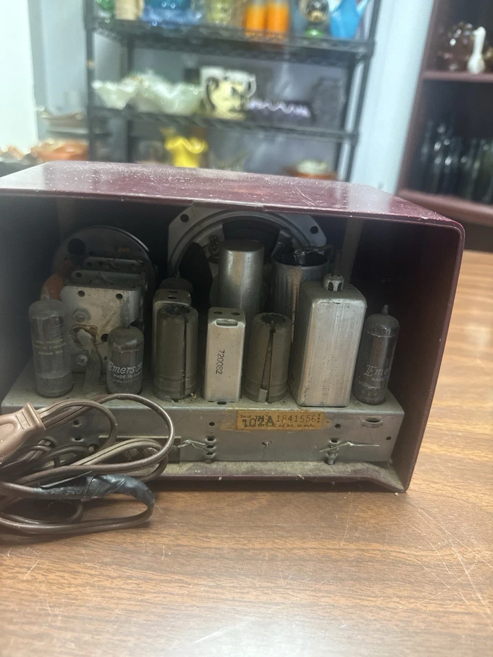 1951 Emerson 744B AM FM Tube Radio Burgundy Bakelite Vintage Mid Century - Image 2 of 2