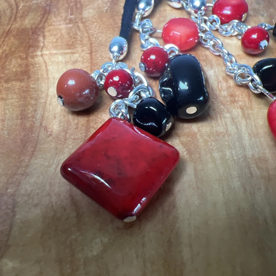 ¿Coral ROJO? Pendientes colgantes de cadena de cuero negro con cuentas Foto 4 de 4