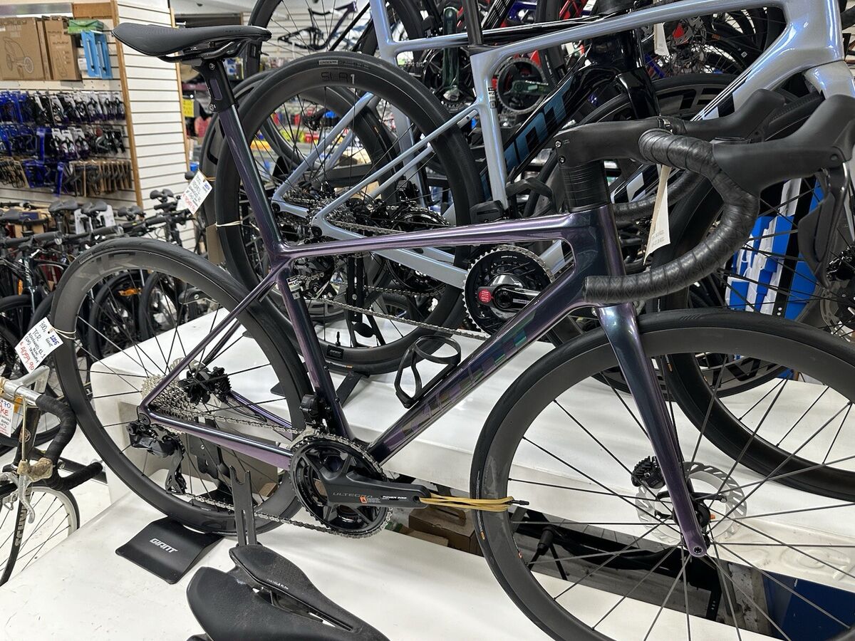 Brand New 2025 GIANT TCR SL1 Fully Integrated Cables My25 Brand New 2025 GIANT TCR SL1 Fully Integrated Cables My25