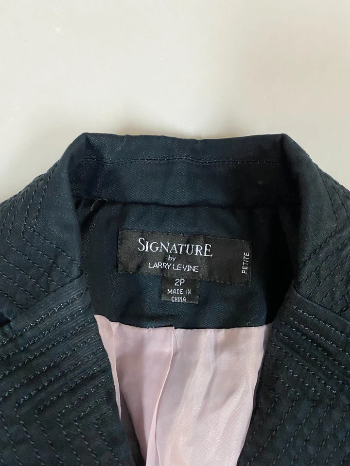 Blazer Signature by Larry Levine para mujer 2 Petites azul tres botones Foto 4 de 4