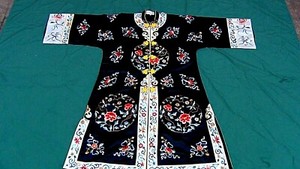 1920c-1930c CHINESE SILK EMBROIDERED WOMEN ROBE W/MULTICOLOR FLOWERS ON BLACK