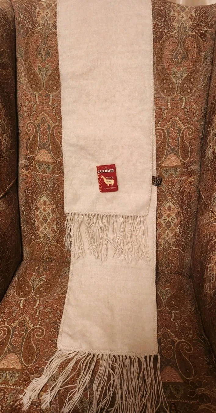Capchatex Alpaca ivory/natural fringe scarf NWT Super Soft!
Opens in a new window or tab