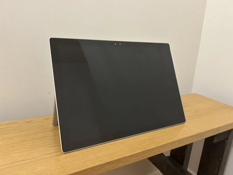 [BUNDLE] Microsoft Surface Pro 4 i5-6300U 12.3" 8GB RAM 256GB SSD Windows 11 - Image 2 of 4